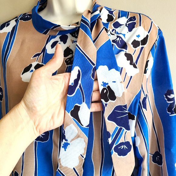 Vintage Koret long sleeves blouse with off center buttons down and bow. - Picture 7 of 14